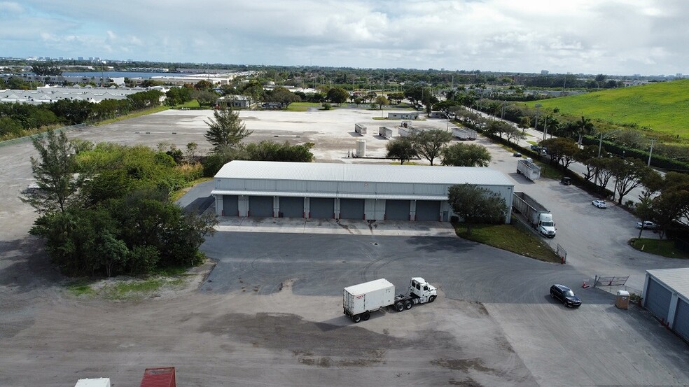 2501 Wiles Rd, Deerfield Beach, FL for lease - Building Photo - Image 2 of 16