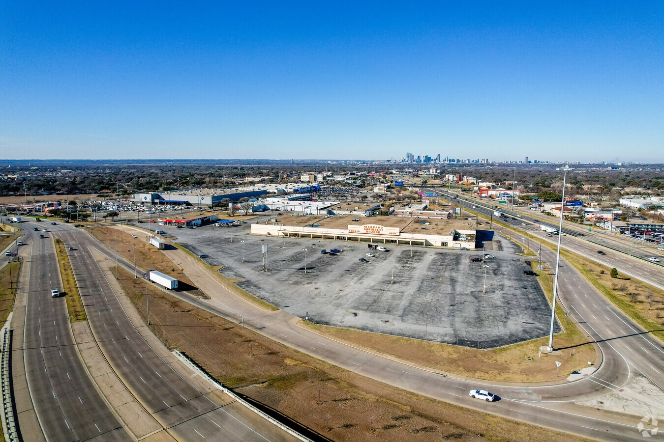 9334 E R L Thornton Fwy, Dallas, TX 75228