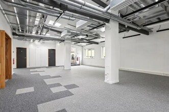 27 Rue Lucien Sampaix, Paris for lease Interior Photo- Image 2 of 3