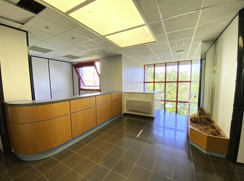 Office in Villeurbanne for sale - Interior Photo - Image 1 of 6