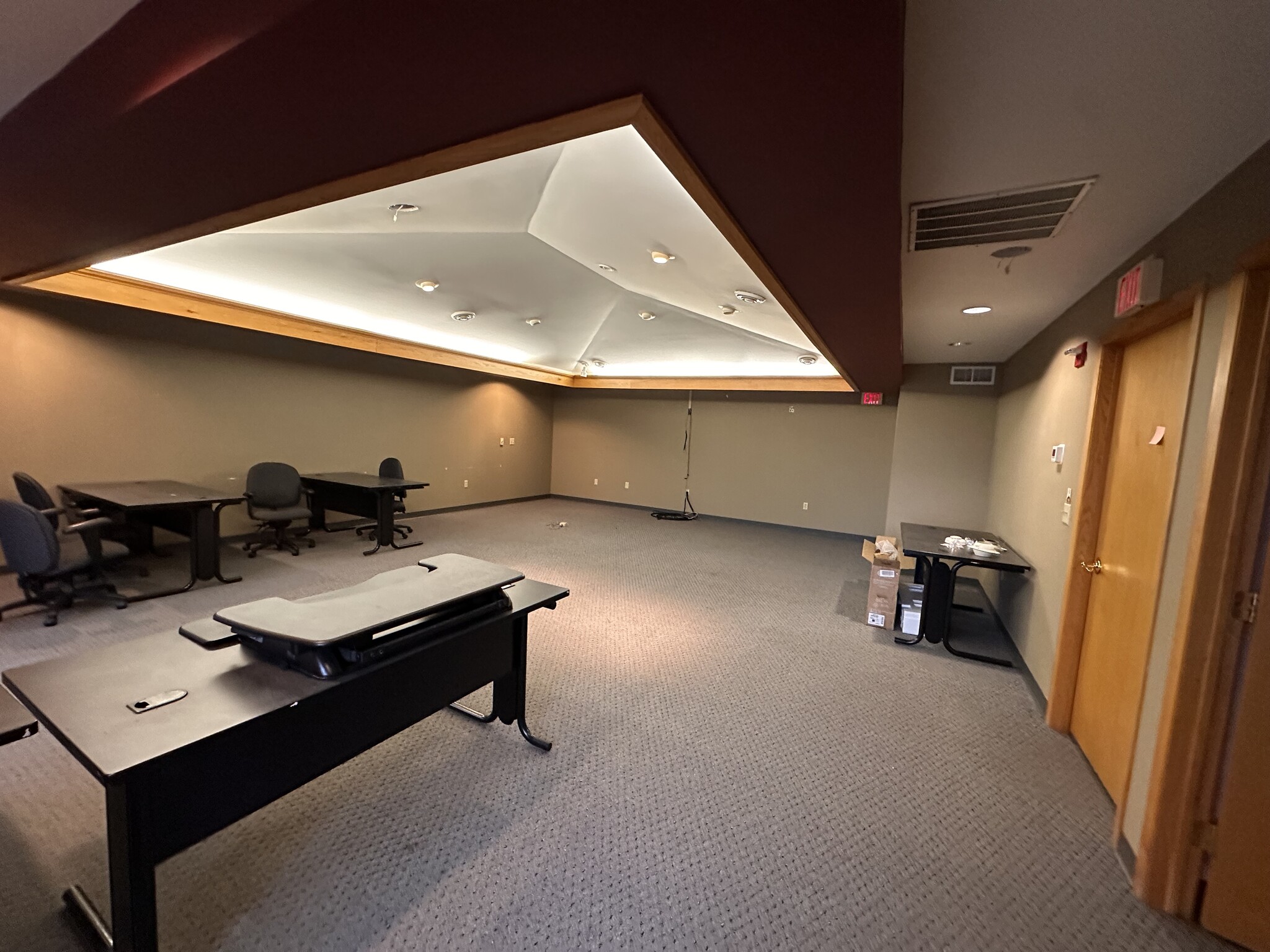 1477 S Knowles Ave, New Richmond, WI for lease Building Photo- Image 1 of 5