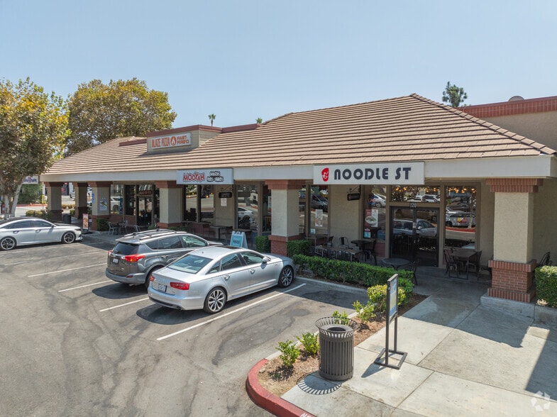 102-190 W Foothill Blvd, Monrovia, CA for lease - Building Photo - Image 2 of 12