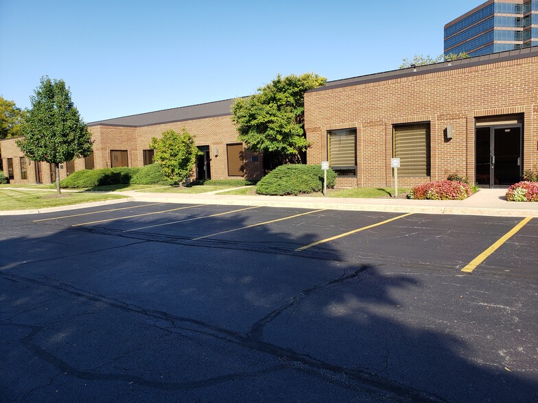 5999 New Wilke Rd, Rolling Meadows, IL for lease - Building Photo - Image 2 of 11