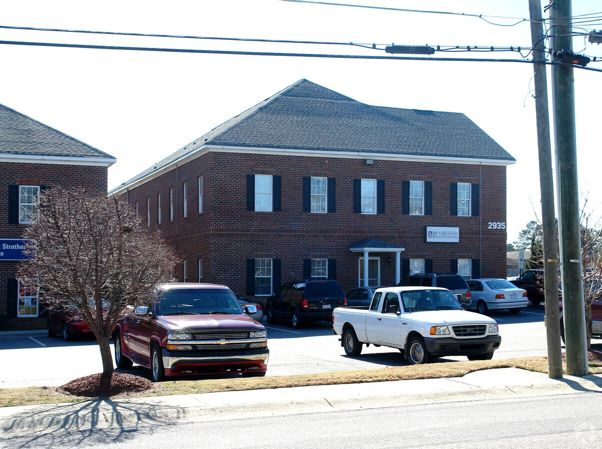 2935 Breezewood Ave, Fayetteville, NC 28303