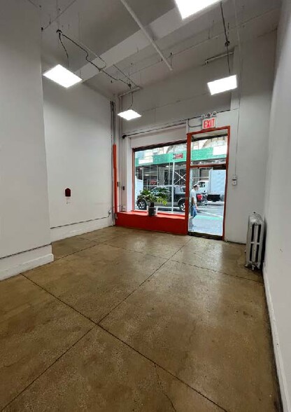 260 W 39th St, New York, NY for lease - Building Photo - Image 2 of 10