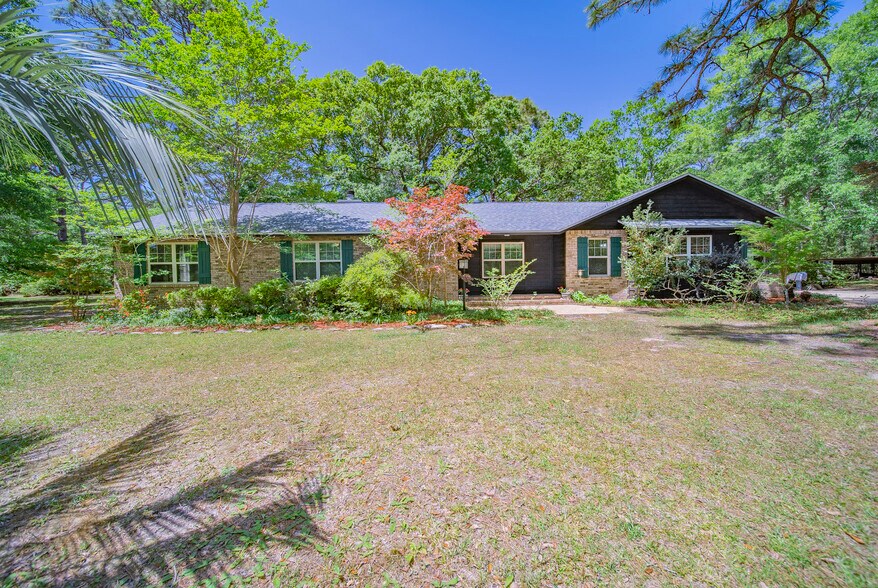 1901 Garcon Point Rd, Milton, FL 32583