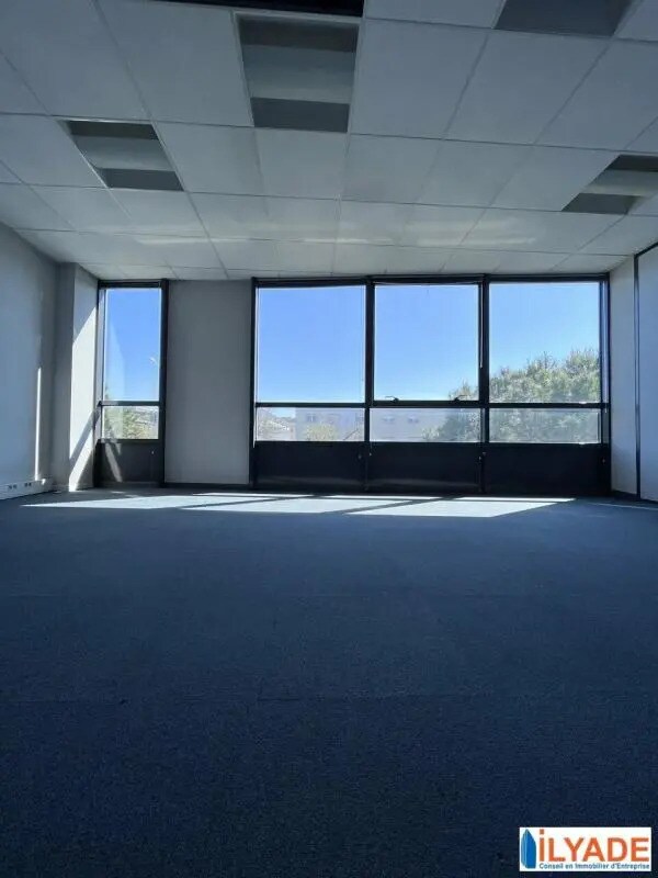 15 Avenue Andre Roussin, Marseille for lease Building Photo- Image 1 of 7