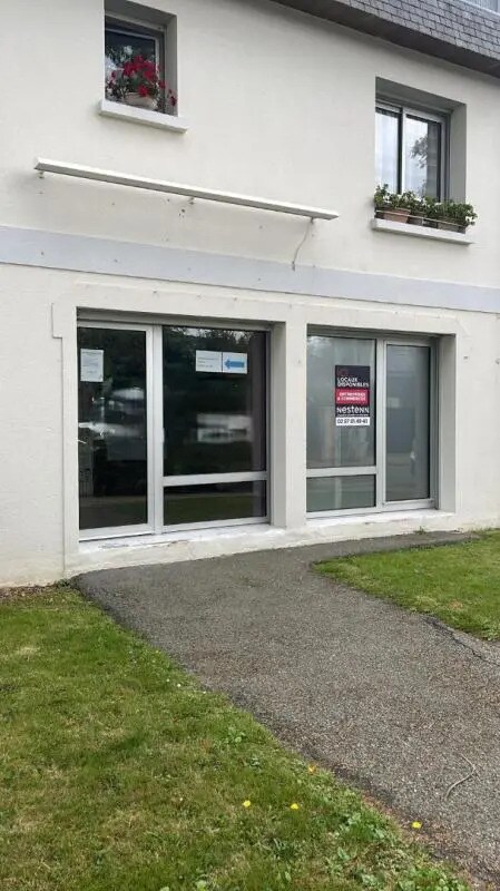 Retail in Vannes for lease Building Photo- Image 1 of 6