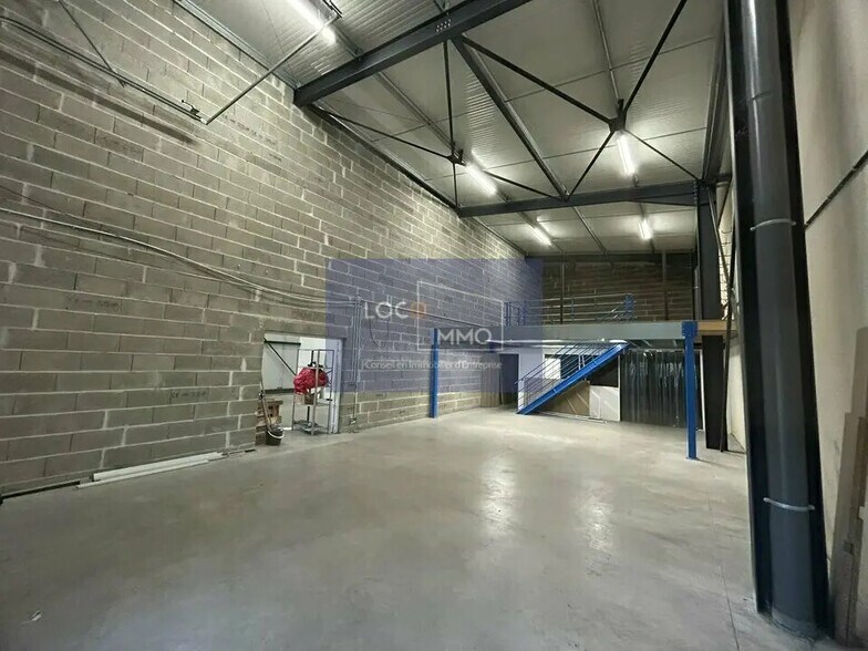 Flex in Gradignan for lease - Interior Photo - Image 3 of 12