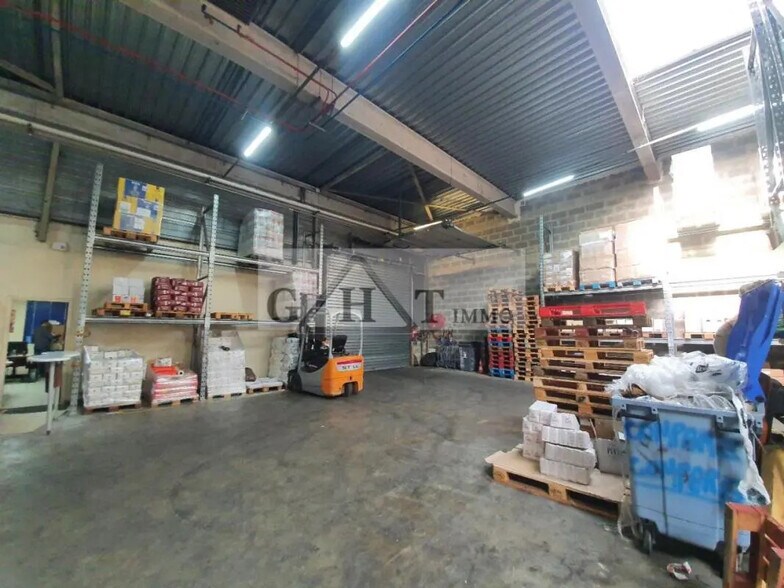 Office in Le Bourget for lease - Interior Photo - Image 3 of 5