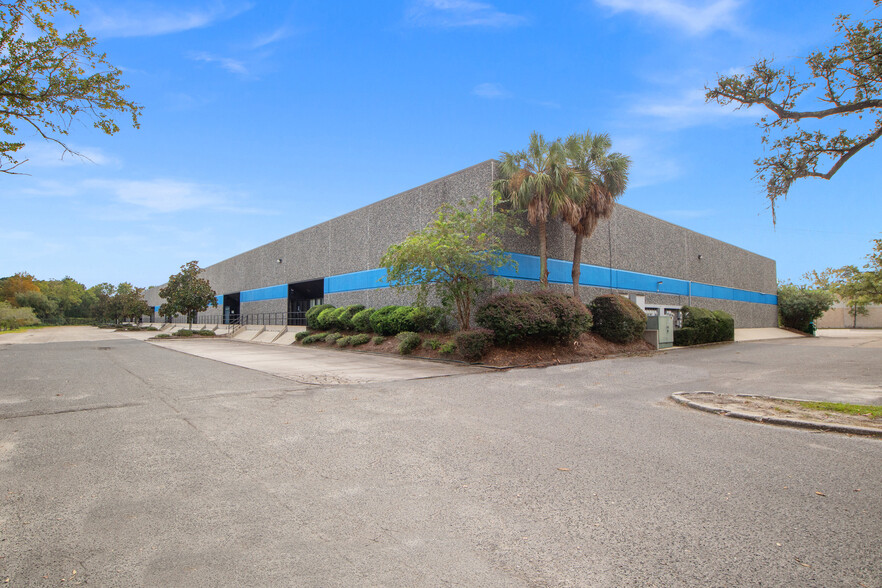 1057 Ellis Rd N, Jacksonville, FL for lease - Building Photo - Image 1 of 15