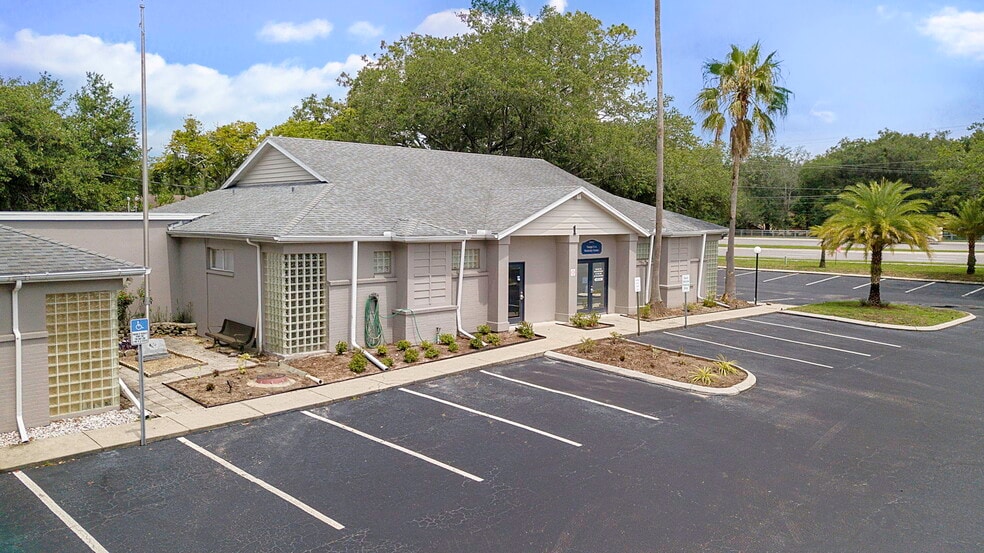 14517 Bruce B Downs Blvd, Tampa, FL for lease - Building Photo - Image 3 of 13
