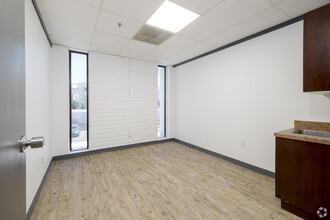 5060 N 19th Ave, Phoenix, AZ for lease Interior Photo- Image 1 of 4