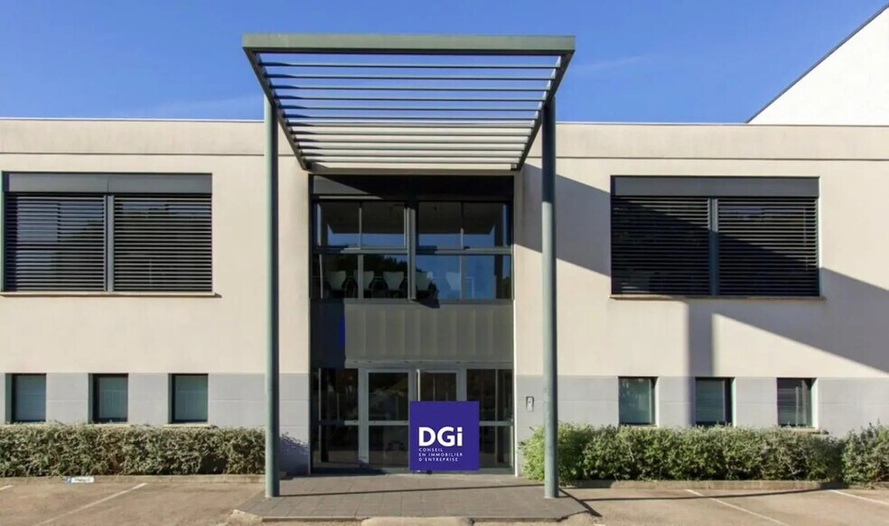 Flex in Nîmes for lease - Building Photo - Image 1 of 9