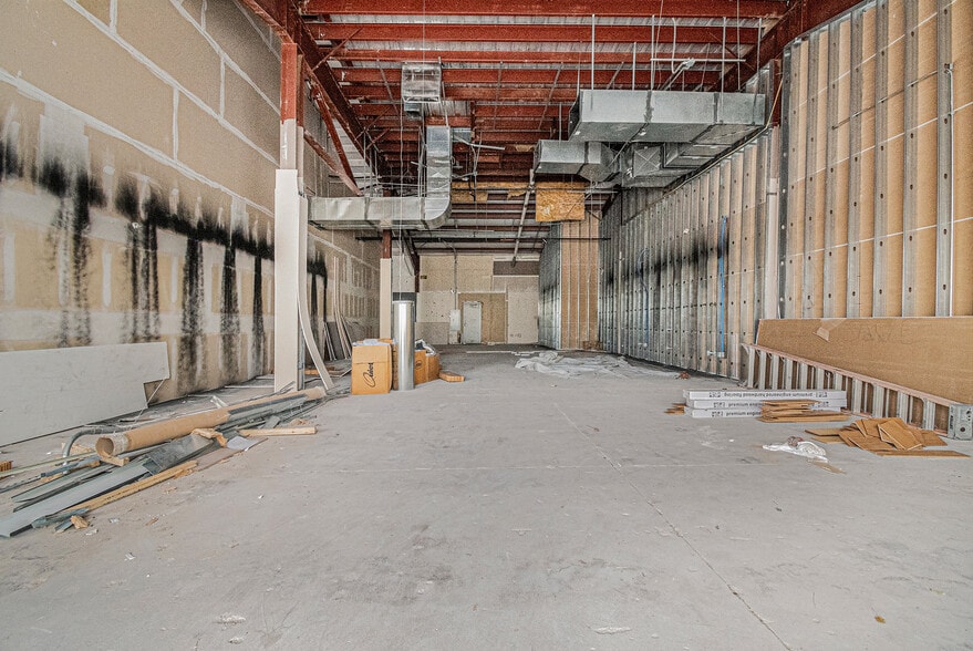 1751 Madison Ave, Council Bluffs, IA for lease - Building Photo - Image 2 of 22