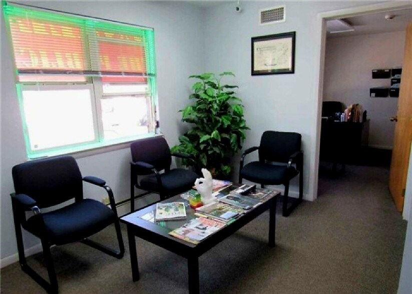 220 Brentwood Rd, Bay Shore, NY for sale - Building Photo - Image 2 of 8