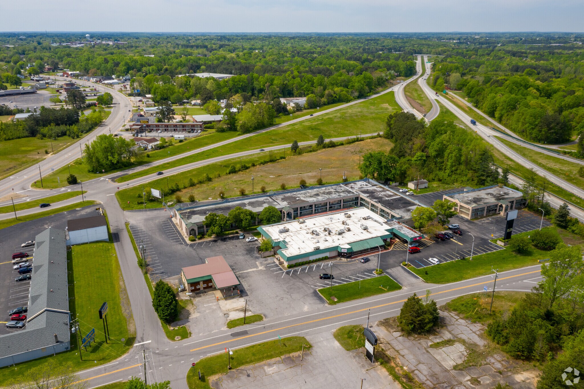 197 Parham Rd, Henderson, NC 27536 OYO Henderson