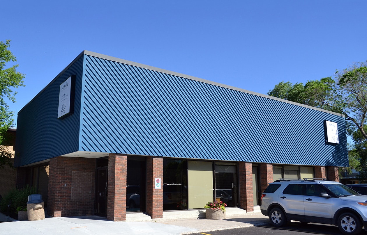 1068 Henderson Hwy, Winnipeg, MB for sale Primary Photo- Image 1 of 1