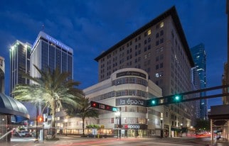 200 E Flagler St, Miami FL - Pub