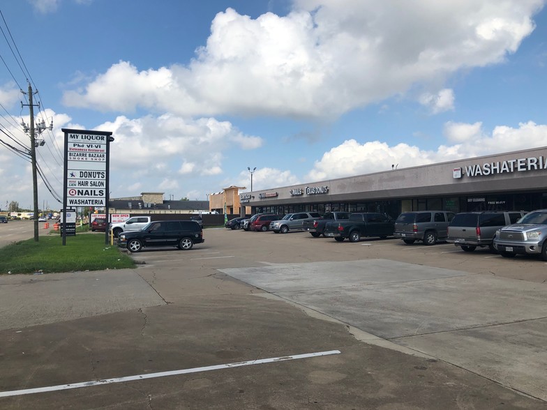 7101-7127 Spencer Hwy, Pasadena, TX for lease - Building Photo - Image 2 of 3