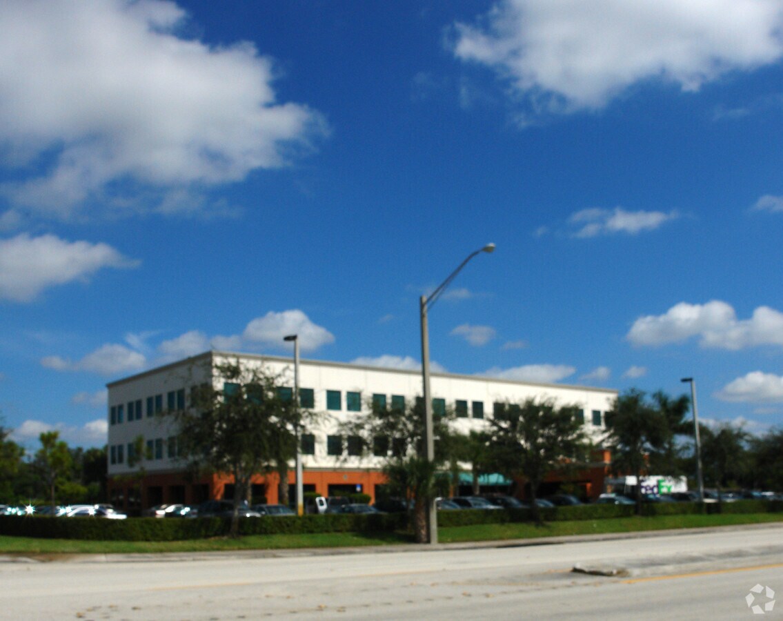 7369 Sheridan St, Hollywood, FL 33024