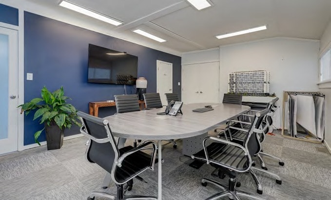 4520 W Saanich Rd, Victoria, BC for sale - Interior Photo - Image 3 of 7