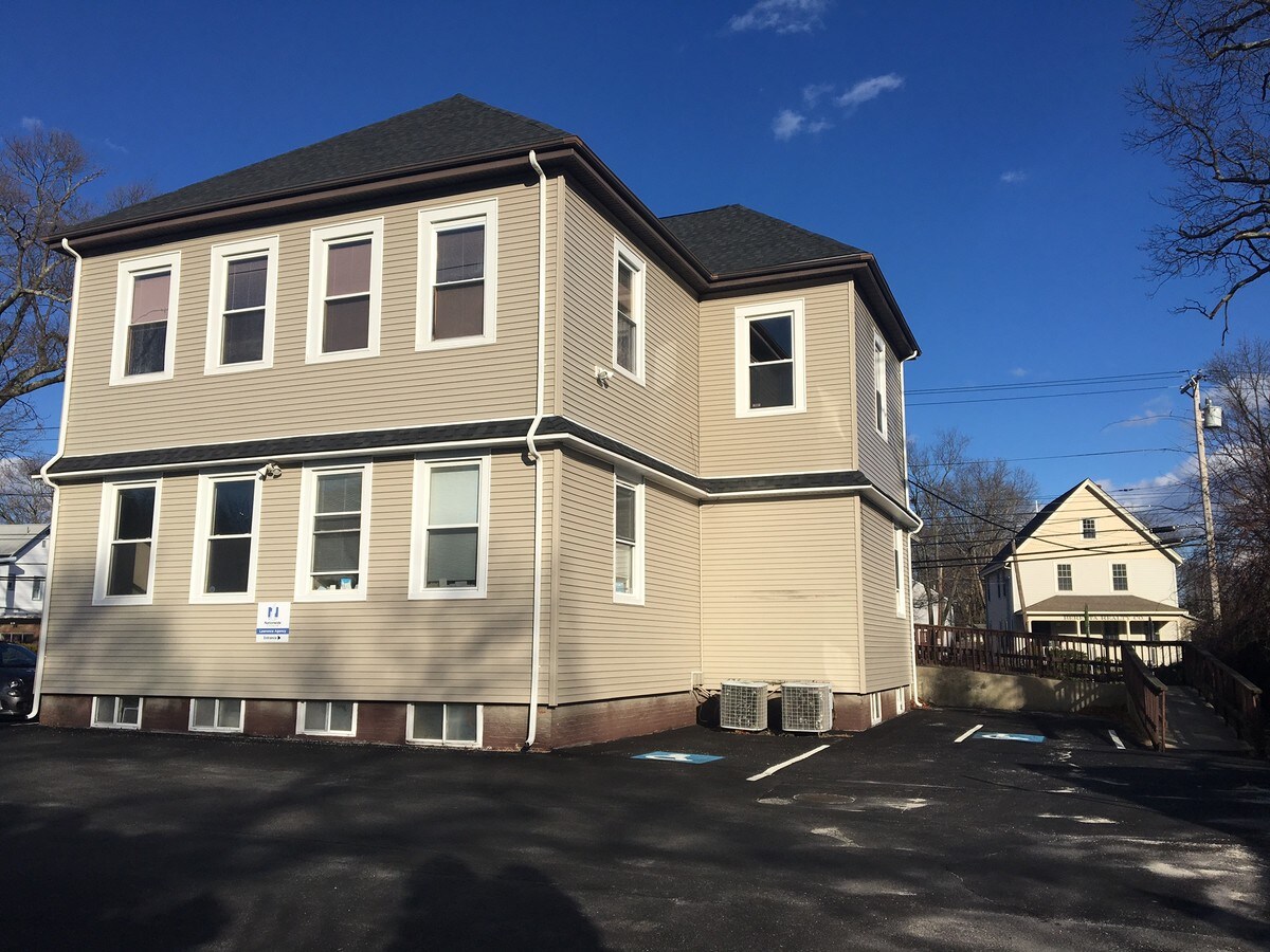 872 Smithfield Ave, Lincoln, RI 02865