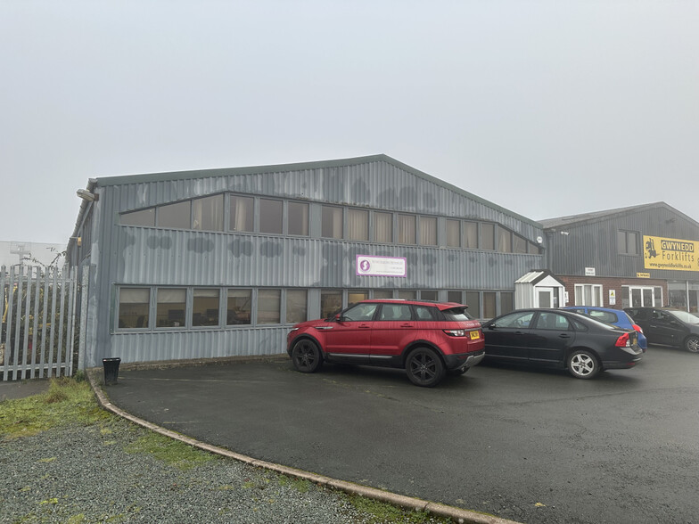 Maesbury Road Industrial Estate, Oswestry for lease - Primary Photo - Image 1 of 1