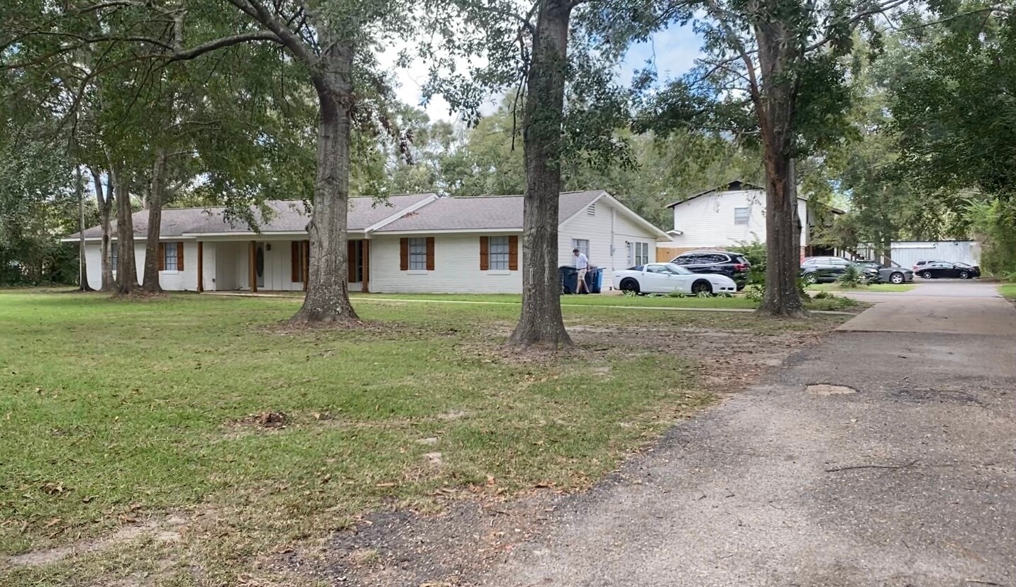 7720 Fountainbleau Rd, Ocean Springs, MS 39564