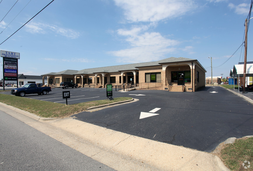 512-520 Erwin Rd, Dunn, NC for lease - Primary Photo - Image 1 of 4