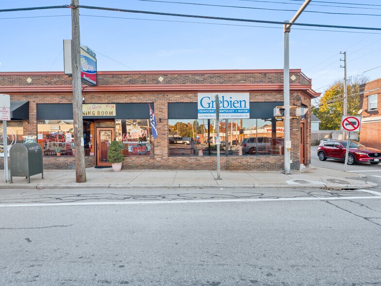 570582 Smithfield Ave, Pawtucket, RI 02860 6 UNIT FULLY RENTED