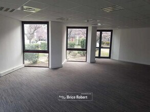 Office in Vénissieux for lease Interior Photo- Image 1 of 5