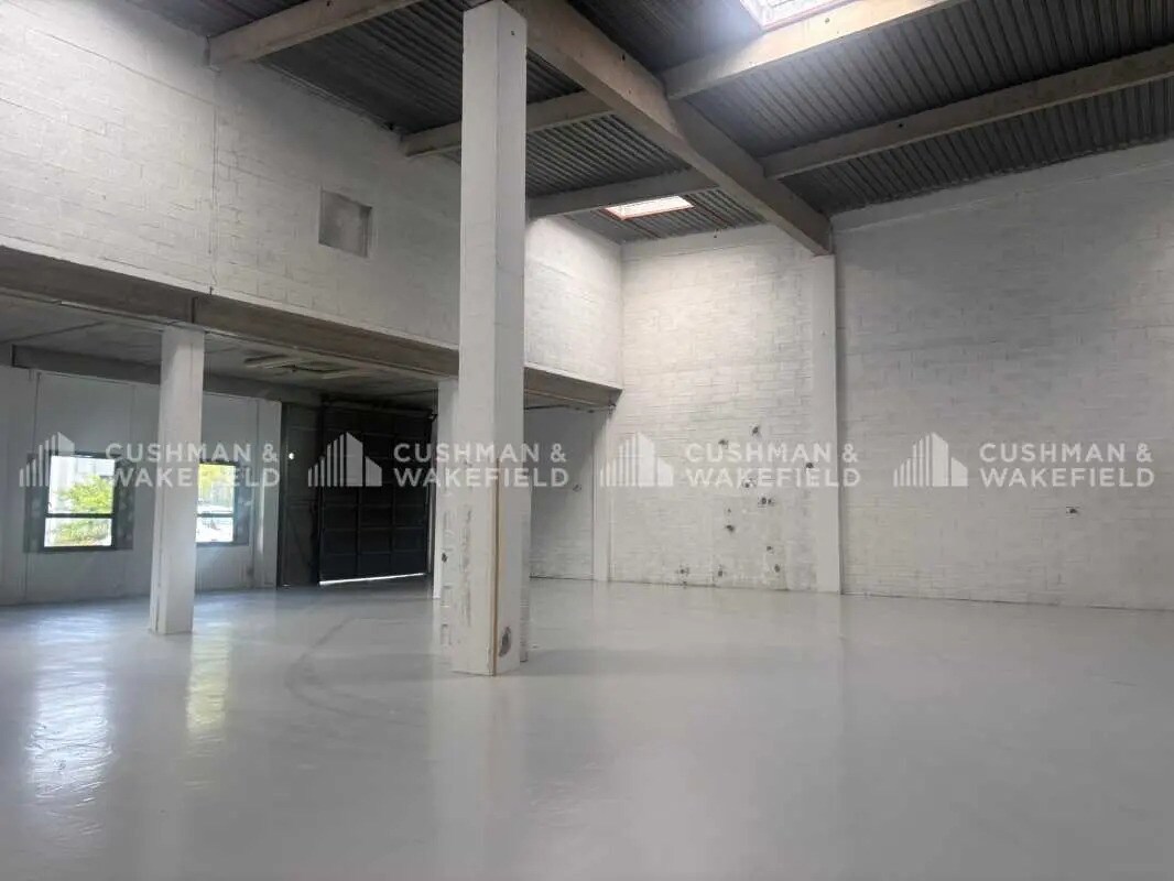 Flex in Vitrolles for lease Interior Photo- Image 1 of 9