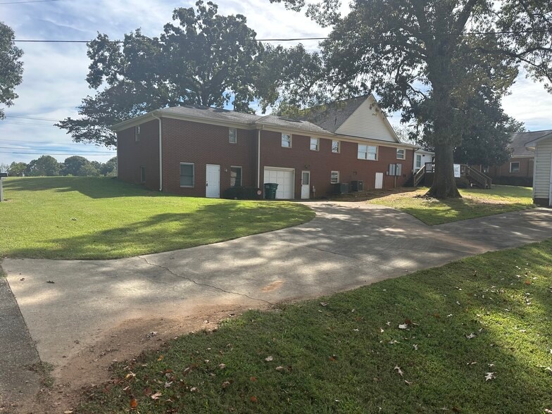 972 S NC 16 Business Hwy, Stanley, NC for lease - Primary Photo - Image 1 of 6