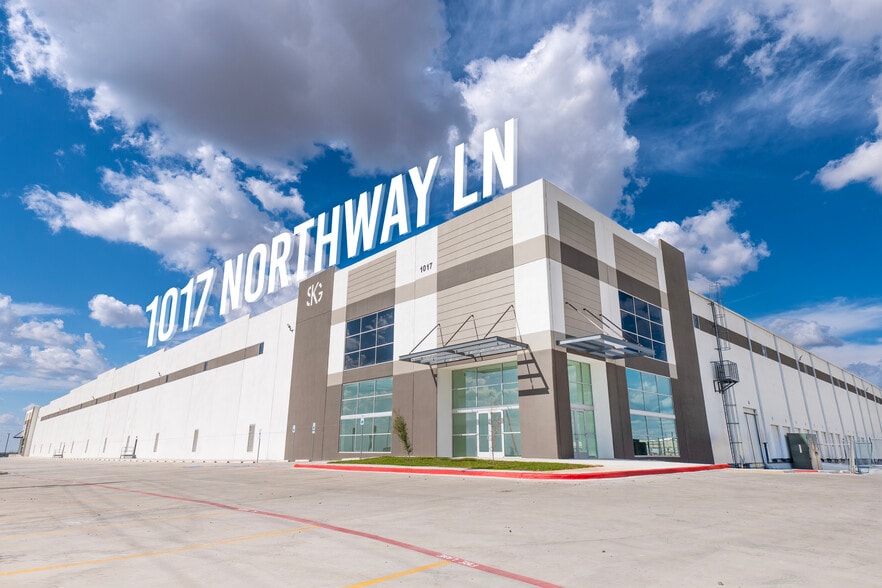 1017 Northway Ln, Laredo, TX for lease - Building Photo - Image 2 of 4