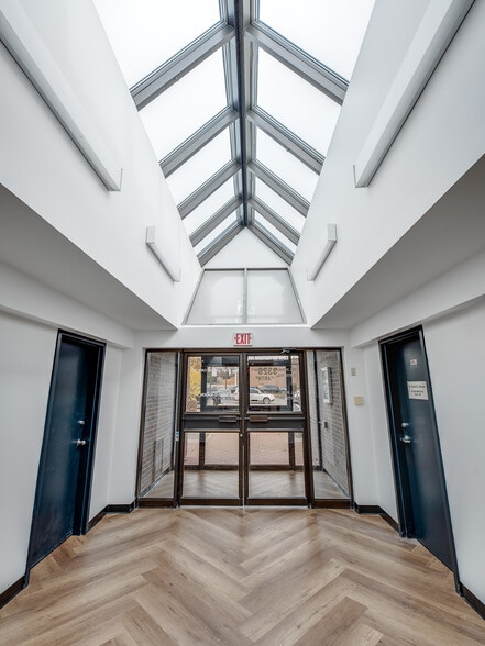 3328 McCarthy Rd, Ottawa, ON for lease - Interior Photo - Image 3 of 9