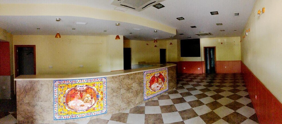 Retail in Cáceres, Cáceres for lease - Building Photo - Image 1 of 11