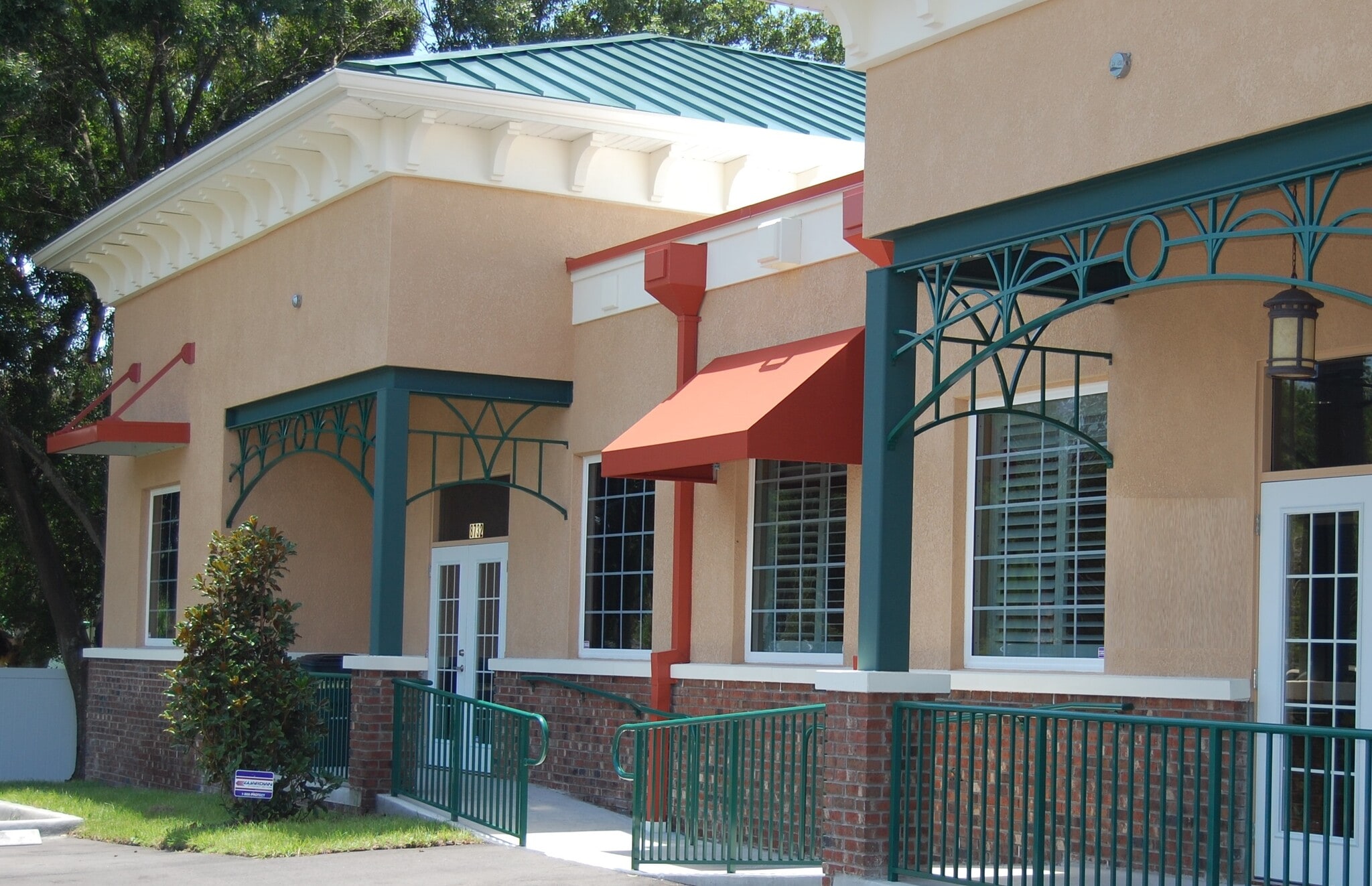8732 W Fountain Ave, Tampa, FL for lease Building Photo- Image 1 of 14