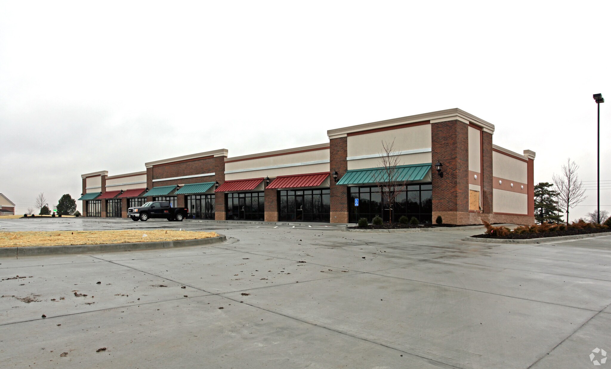 15630 Pinehurst Dr, Basehor, KS for sale Primary Photo- Image 1 of 1