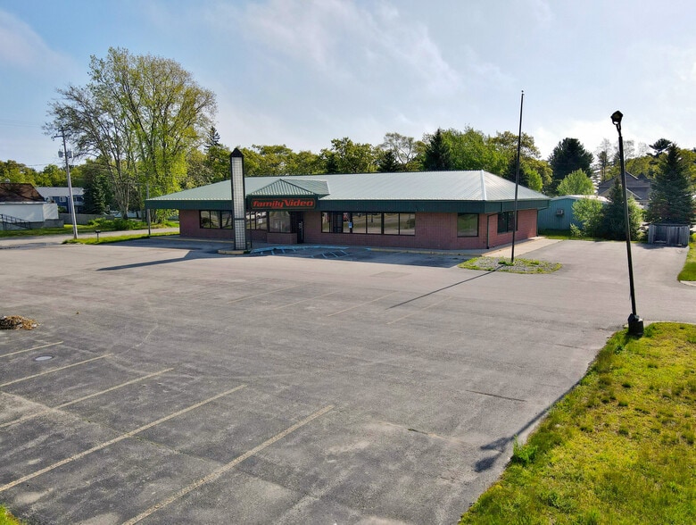 510 N State St, Oscoda, MI for lease - Building Photo - Image 2 of 8