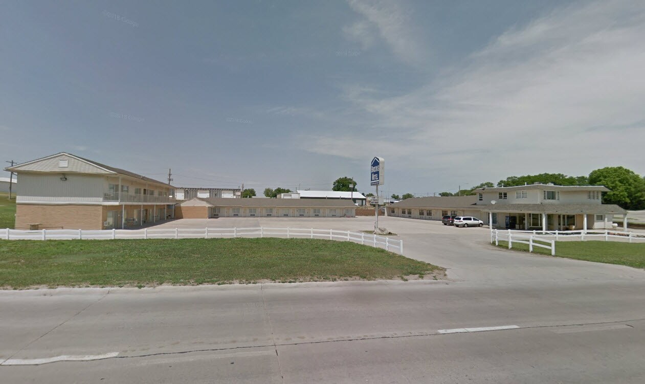 900 N State St, Norton, KS 67654