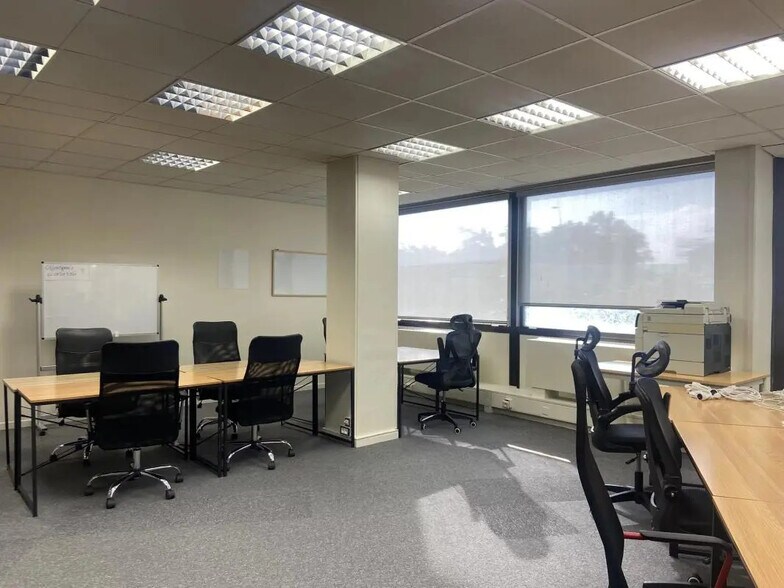 Office in Saint-Cloud for sale - Interior Photo - Image 1 of 5