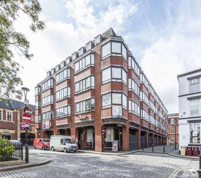 Nelson Sq, Bolton for lease - Primary Photo - Image 1 of 5