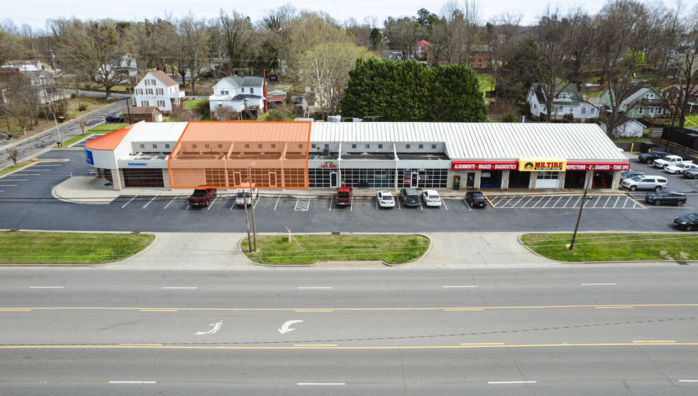 416-424 N Madison Blvd, Roxboro, NC for lease - Building Photo - Image 3 of 9