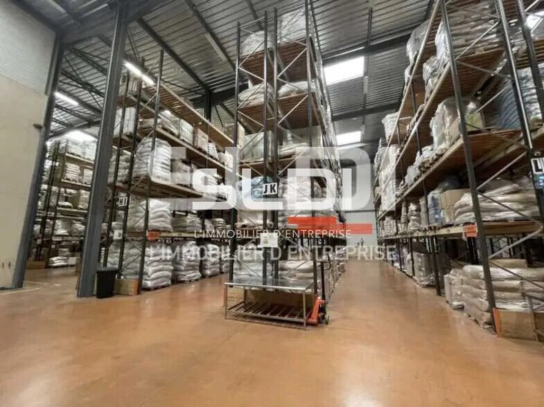 Flex in Lozanne for lease - Interior Photo - Image 3 of 7