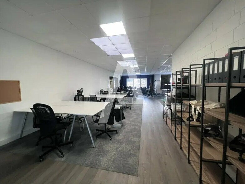 Flex in Ivry-sur-Seine for lease - Interior Photo - Image 1 of 7