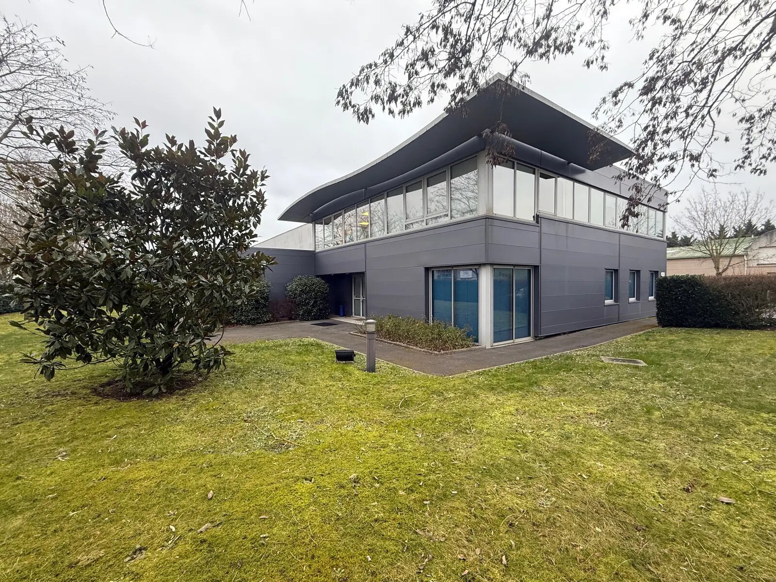 Flex in Le Plessis-Bouchard for sale Building Photo- Image 1 of 9