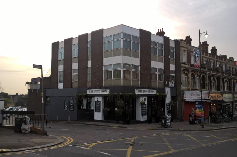 70 Station Rd, Upminster for sale Primary Photo- Image 1 of 1