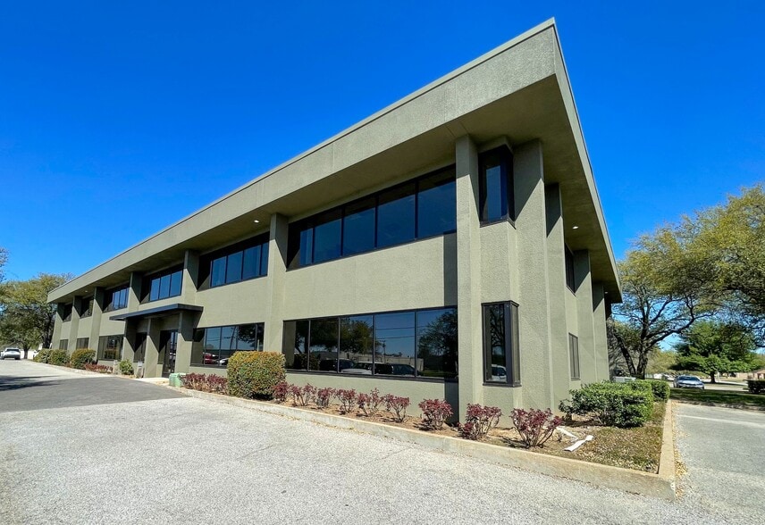 3901 Manhattan Dr, Tyler, TX for lease - Building Photo - Image 2 of 6