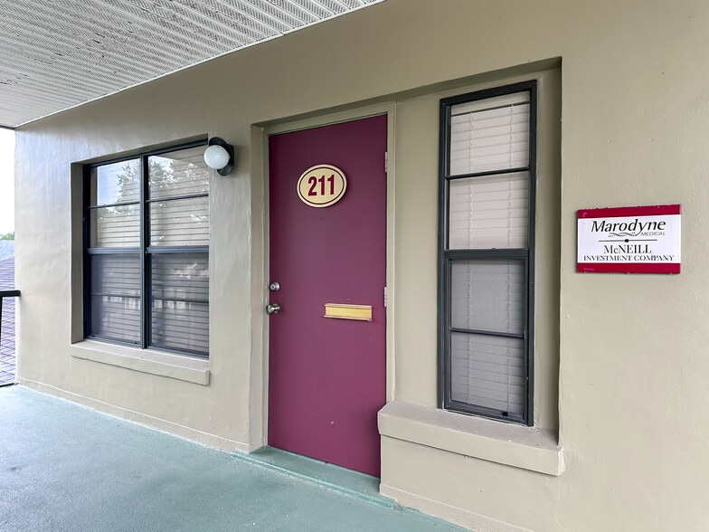 2000 E Edgewood Dr, Lakeland, FL for lease - Building Photo - Image 3 of 12